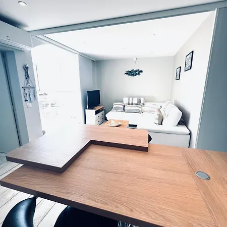 Le Soulairol Bleu Apartment *